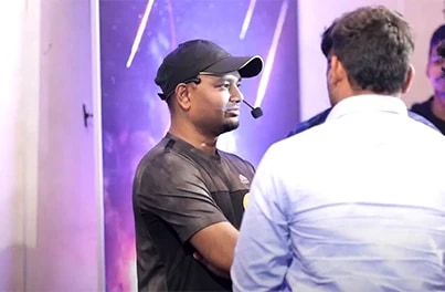 One-to-one conversation with an attendee after a session
